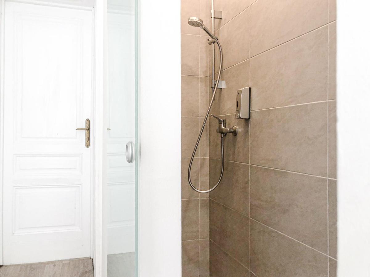 Commodious 2Br Apt. Near Akh-Perfect For Groups فيينا المظهر الخارجي الصورة