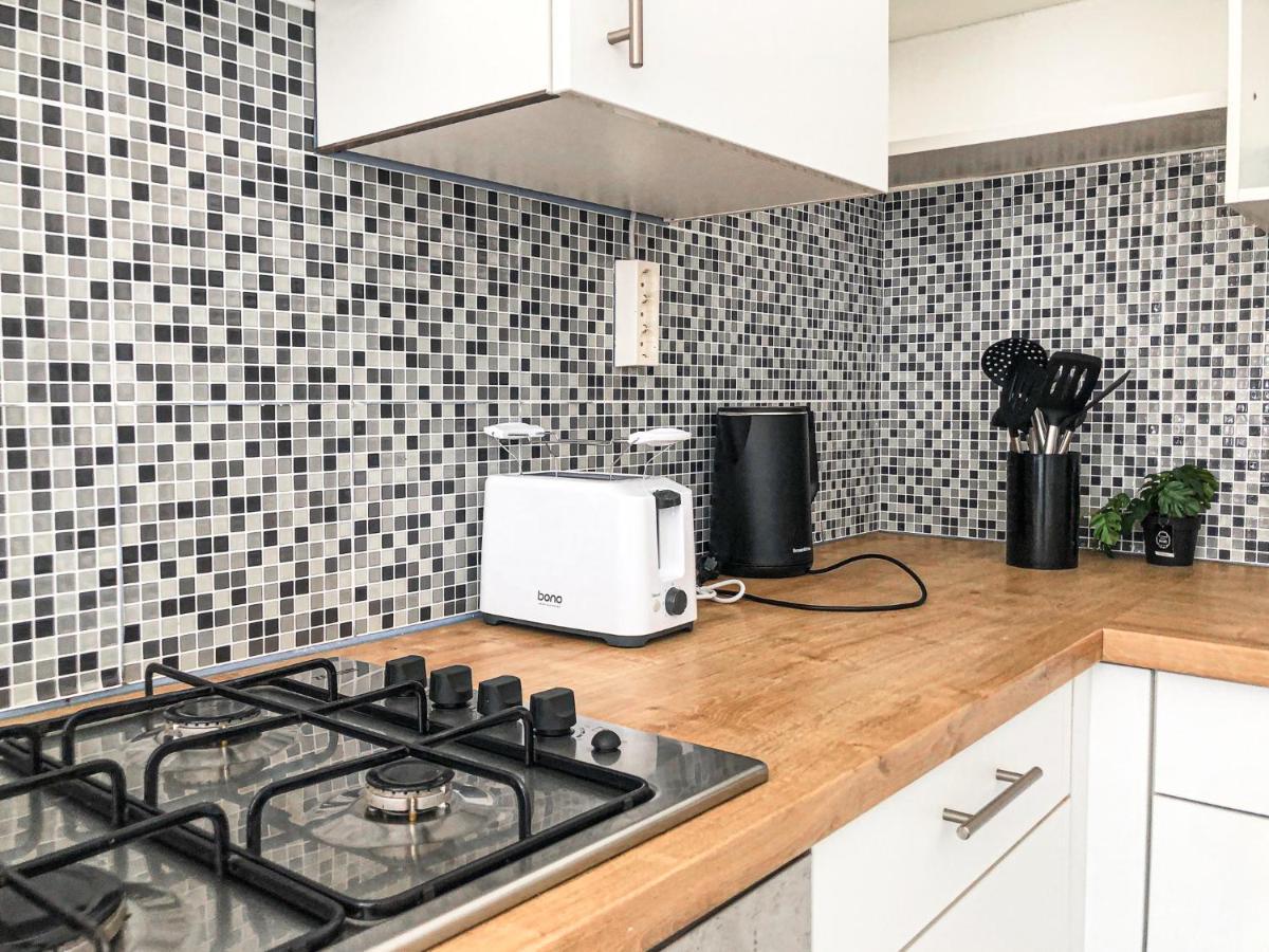 Commodious 2Br Apt. Near Akh-Perfect For Groups فيينا المظهر الخارجي الصورة