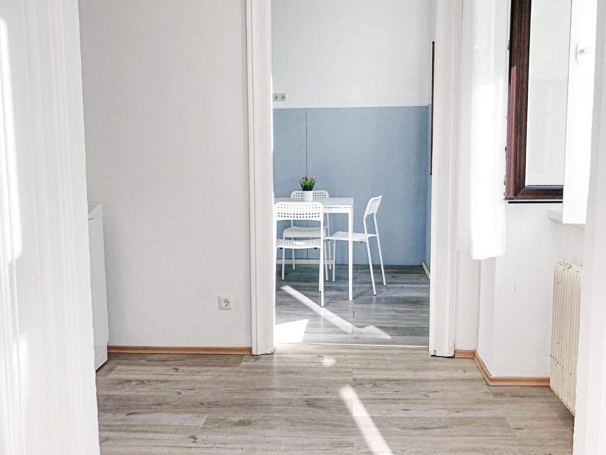 Commodious 2Br Apt. Near Akh-Perfect For Groups فيينا المظهر الخارجي الصورة