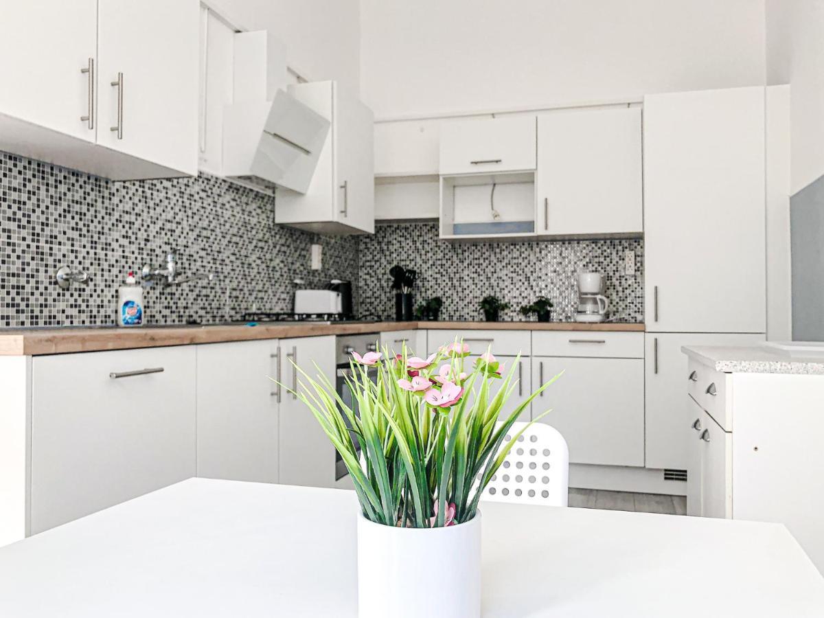 Commodious 2Br Apt. Near Akh-Perfect For Groups فيينا المظهر الخارجي الصورة
