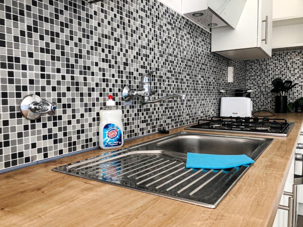 Commodious 2Br Apt. Near Akh-Perfect For Groups فيينا المظهر الخارجي الصورة