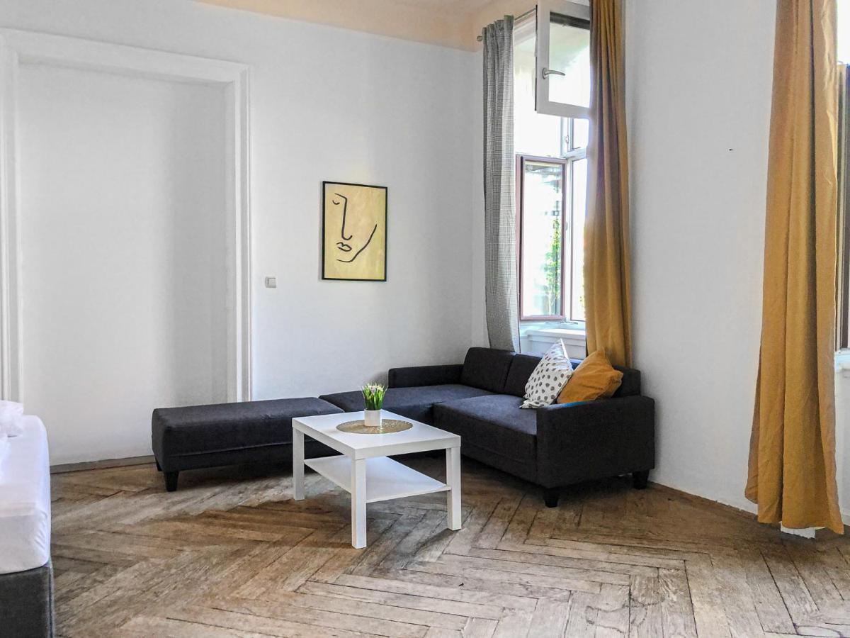 Commodious 2Br Apt. Near Akh-Perfect For Groups فيينا المظهر الخارجي الصورة